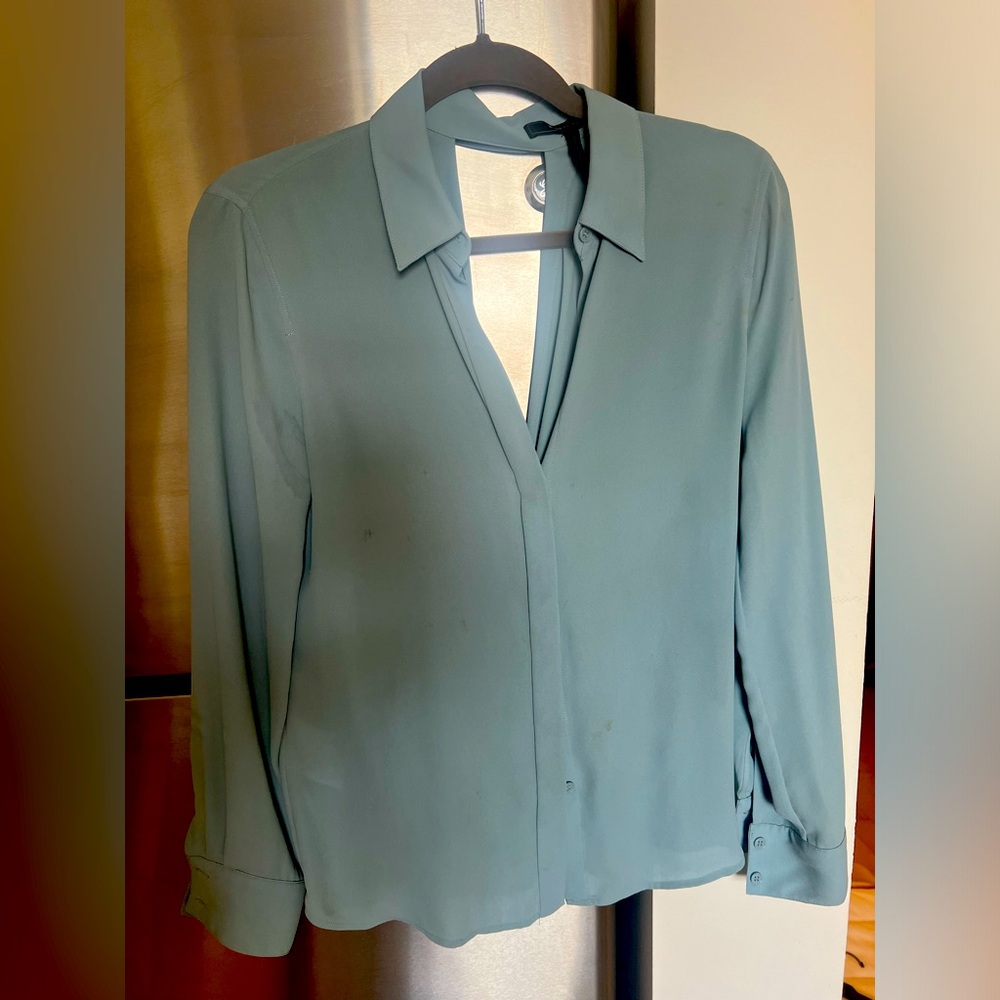 BCBGMAZAZRIA XXS back draped blouse in new condition